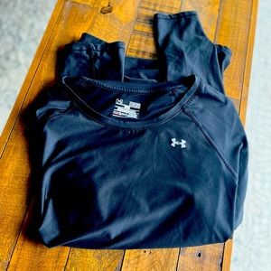 Medium like new under armor heat gear long sleeve shirt.